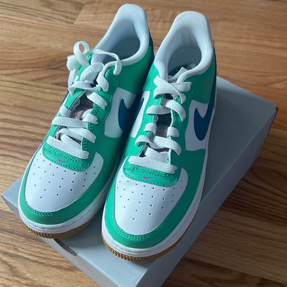 Nike Air Force 1 LV8 BG FJ4613-100